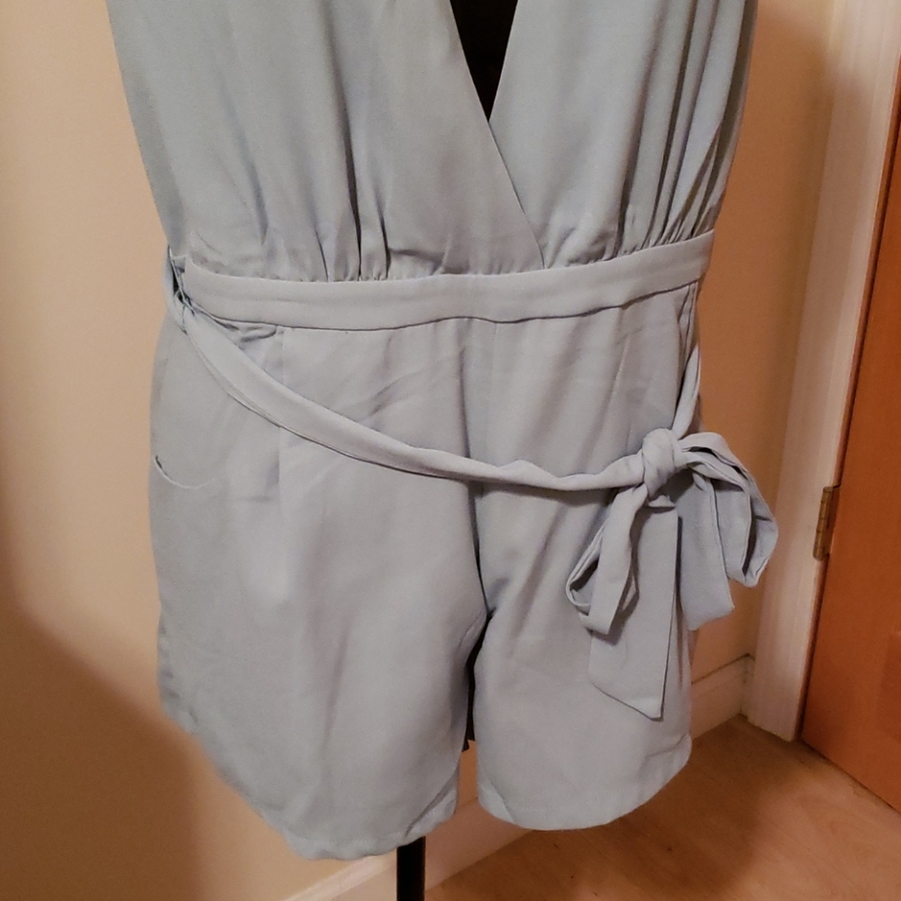 Lulu's XL Sage Halter Romper NWT - Picture 11 of 14